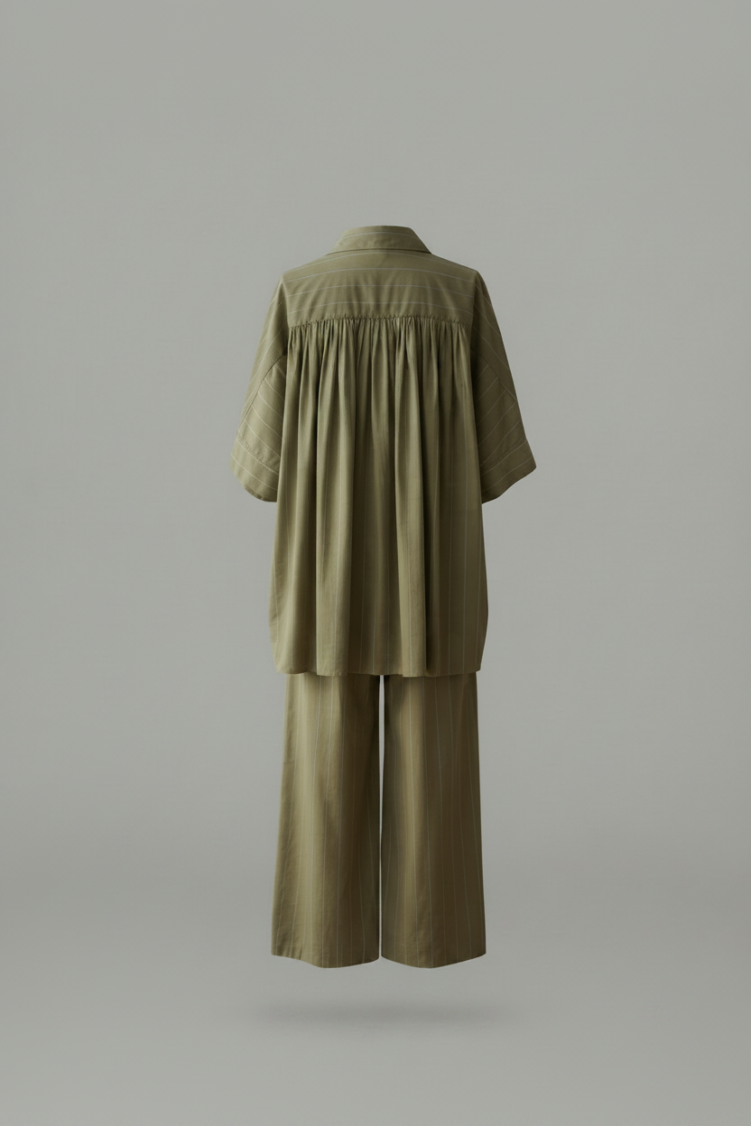 L'Ensemble Coordonné « Olive Signature » – Rayures Minimalistes