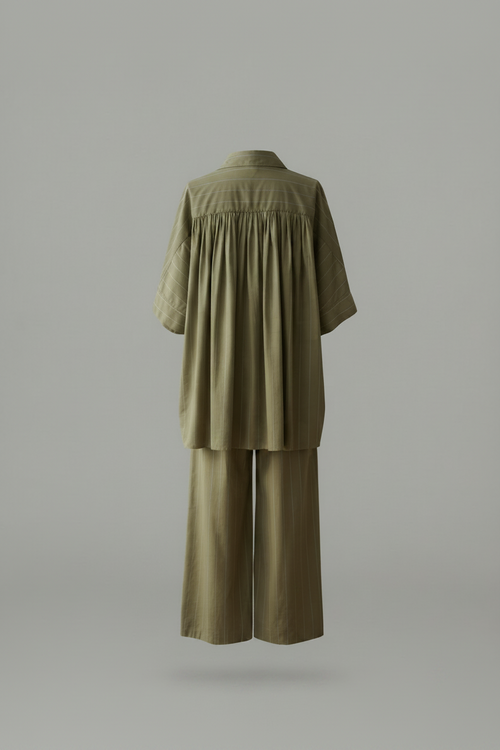 L'Ensemble Coordonné « Olive Signature » – Rayures Minimalistes
