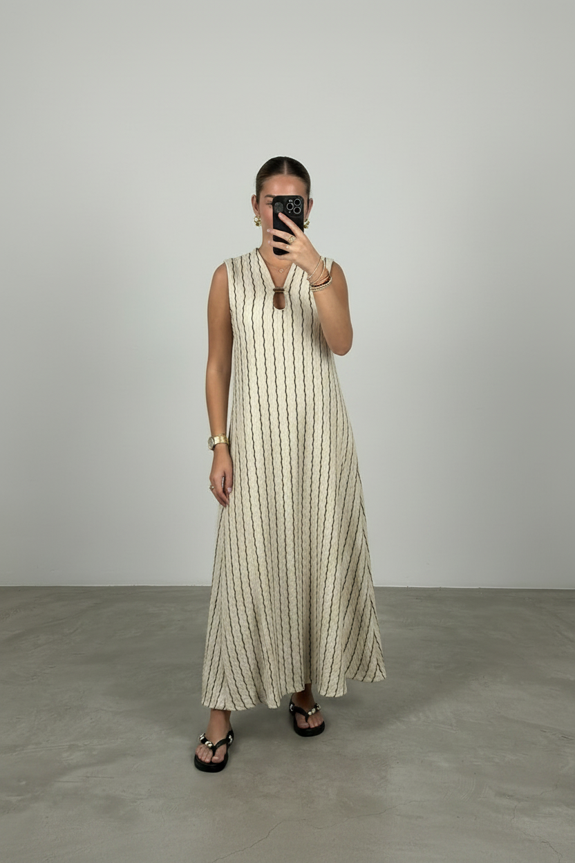 La Robe Trapeze Graphique – Rayures Verticales