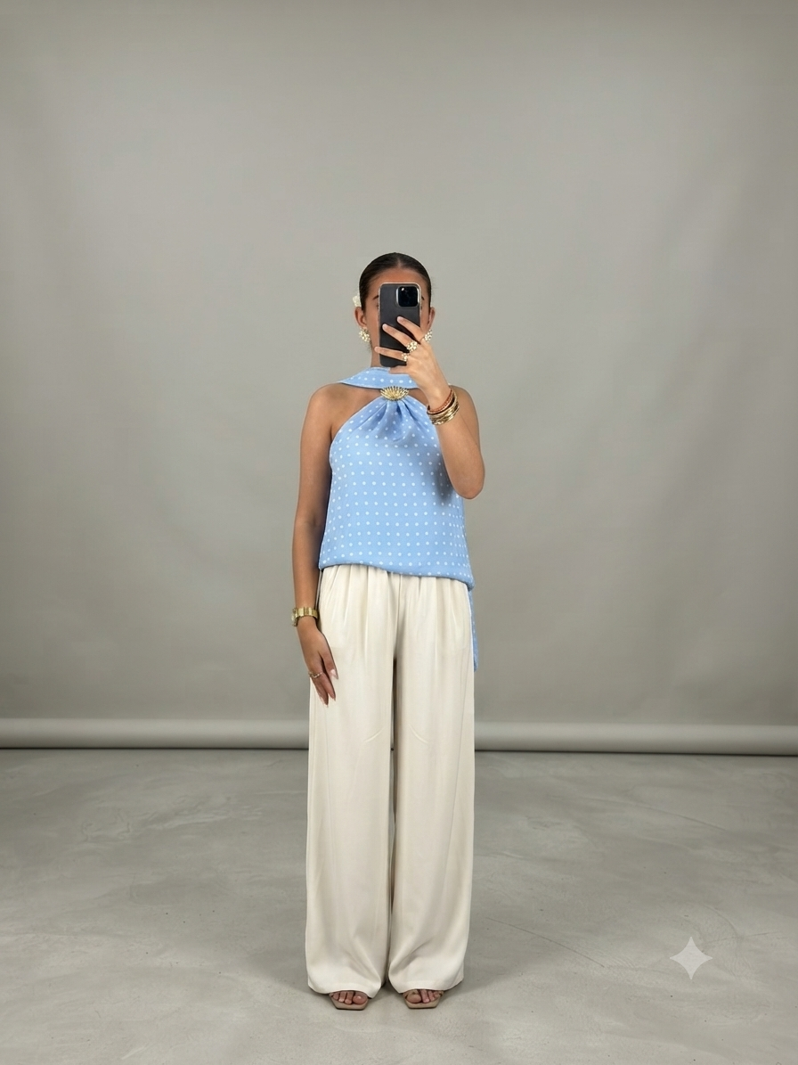 Top Halter « Pois d’Azur » – Bleu Clair & Bijou Coquillage