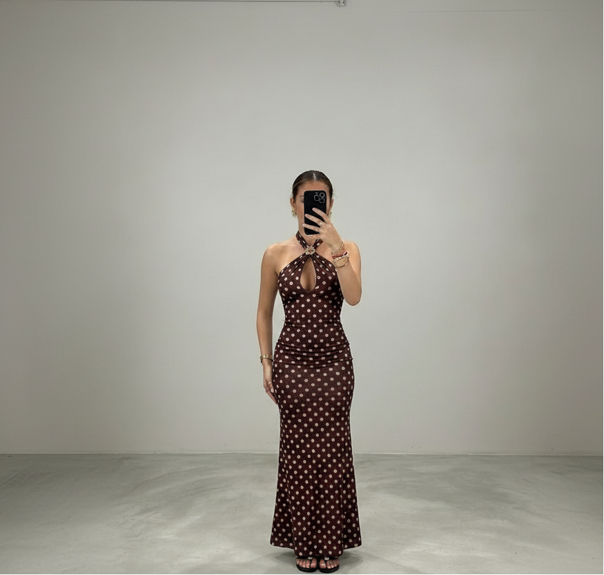 La Robe Longue Dos Nu « Riviera » – Édition Marron & Pois